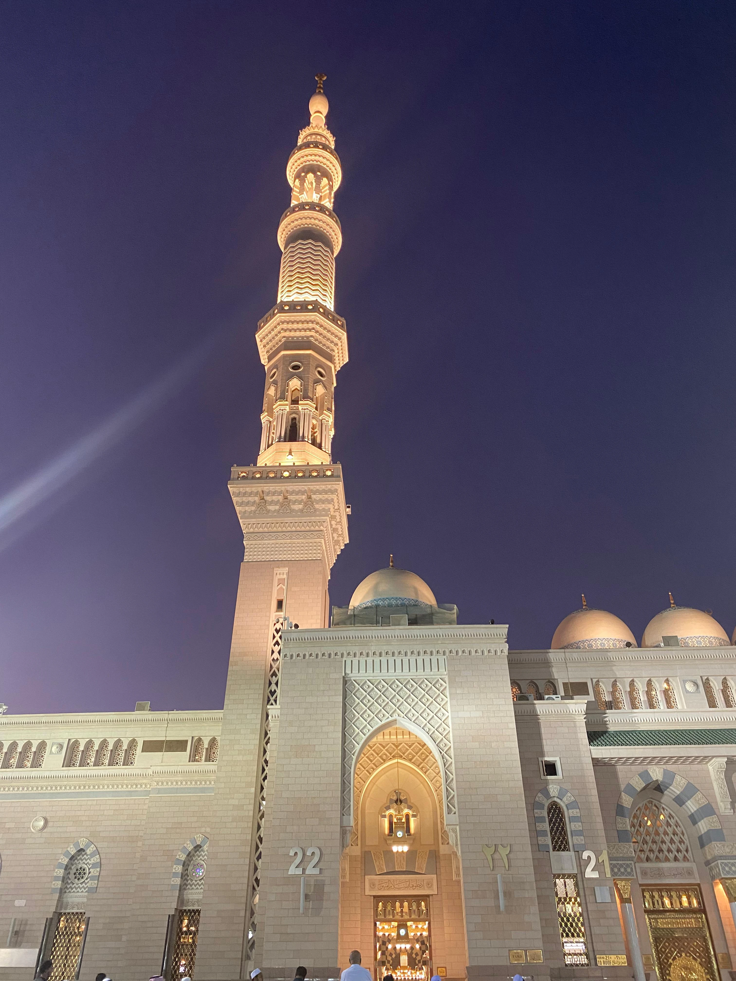 Menara Masjid Nabawi Malam